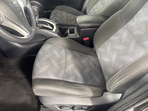 Used 2016 Nissan Rogue SV image 9