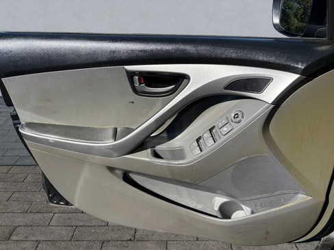 Used 2013 Hyundai Elantra GLS image 9