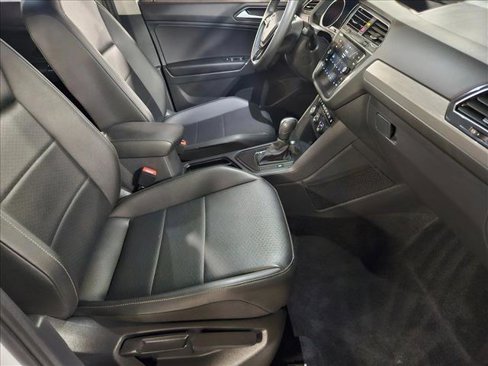 Used 2020 Volkswagen Tiguan SE w/ Panoramic Sunroof Package image 20