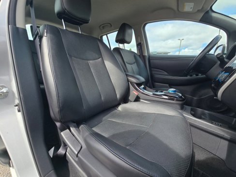 Used 2013 Nissan Leaf SL w/ Premium Pkg image 12