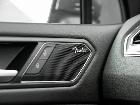 Used 2019 Volkswagen Tiguan SEL Premium R-Line image 18