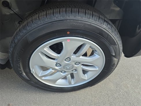 New 2025 Hyundai Venue SE image 32