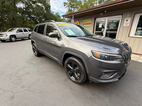 Used 2019 Jeep Cherokee Latitude Plus image 2