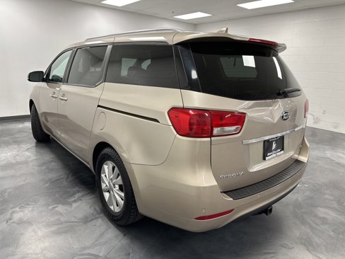 Used 2017 Kia Sedona LX w/ LX Essentials Premium Package image 9