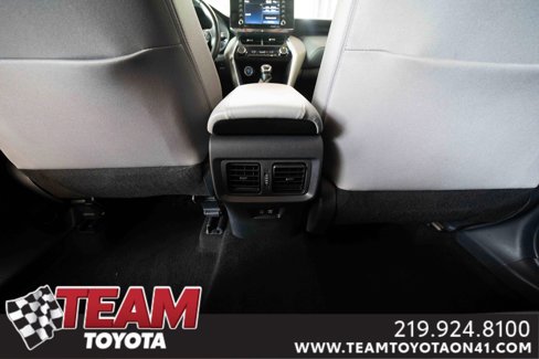 Used 2021 Toyota Venza LE image 22