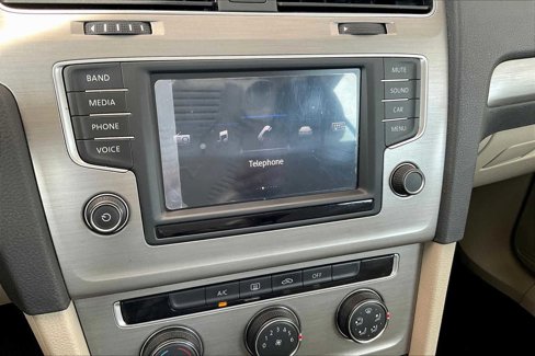 Used 2017 Volkswagen Golf S image 31