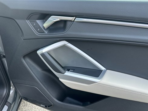 Certified 2025 Audi Q3 2.0T Premium Plus image 31