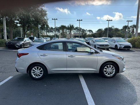 Used 2022 Hyundai Accent SEL image 8