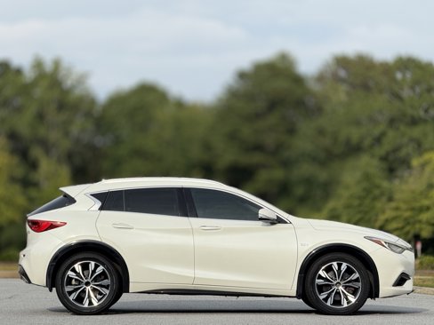 Used 2018 INFINITI QX30 image 11