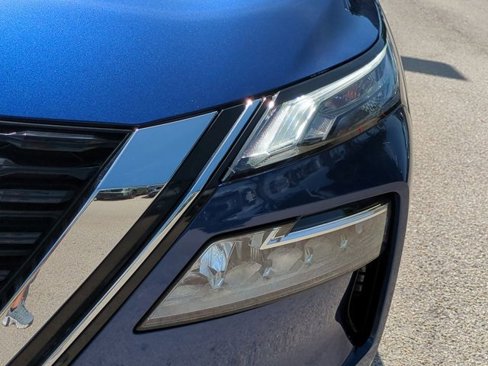 Used 2021 Nissan Rogue SV image 9