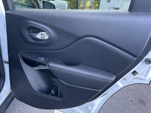 Used 2023 Jeep Cherokee Altitude Lux image 33