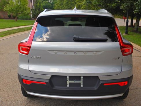 Used 2025 Volvo XC40 B5 Plus image 11