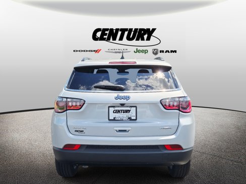 New 2025 Jeep Compass Latitude image 4