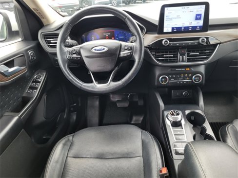 Used 2020 Ford Escape Titanium image 5