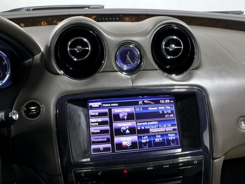 Used 2013 Jaguar XJ image 77