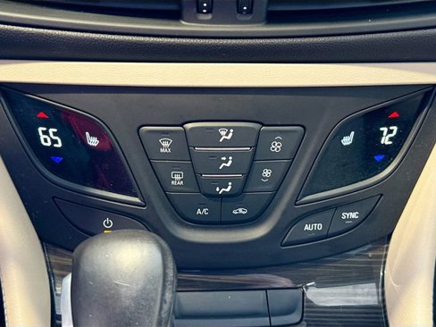 Used 2020 Buick Envision Essence image 16