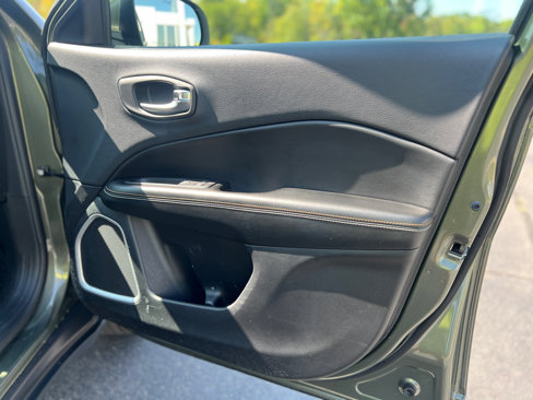Used 2018 Jeep Compass Latitude w/ Cold Weather Group image 42
