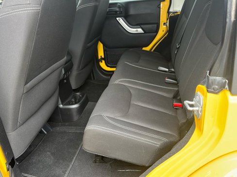 Used 2015 Jeep Wrangler Unlimited Sahara image 8