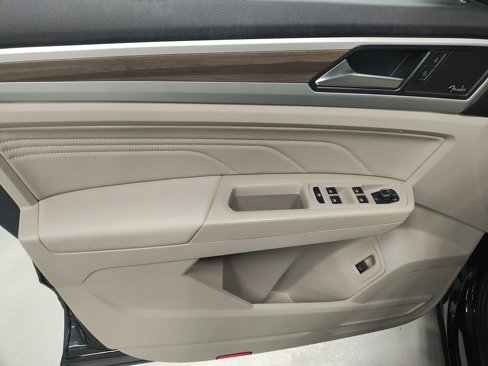 Used 2021 Volkswagen Atlas SEL Premium image 23
