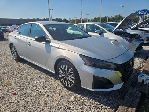 Used 2024 Nissan Altima 2.5 SV image 2