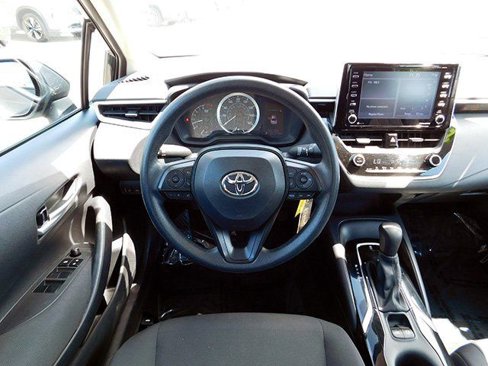 Used 2021 Toyota Corolla LE image 9