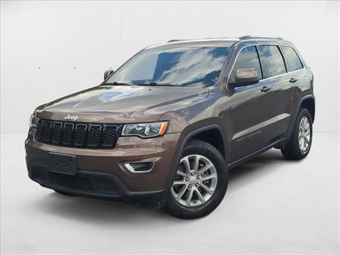 Used 2021 Jeep Grand Cherokee Laredo image 1