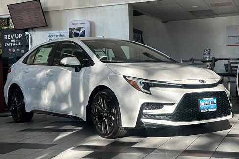 New 2026 Toyota Corolla SE image 2