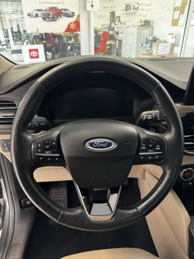 Used 2020 Ford Escape Titanium image 16