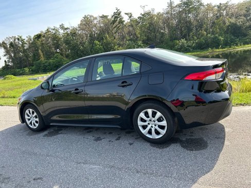 Used 2023 Toyota Corolla LE image 3