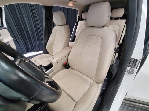 Used 2020 Mercedes-Benz GLB 250 w/ Premium Package image 17