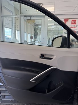 Used 2022 Toyota Corolla Cross LE w/ Moonroof Package image 8
