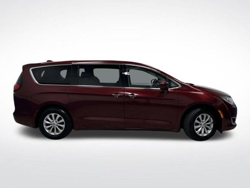 Certified 2019 Chrysler Pacifica Touring Plus w/ Cold Weather Group image 2
