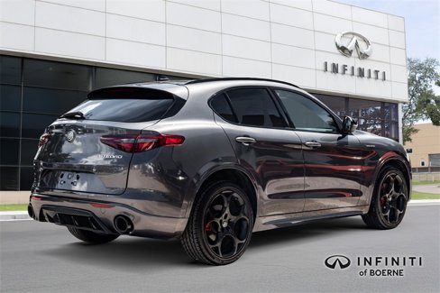 Used 2022 Alfa Romeo Stelvio Veloce image 8