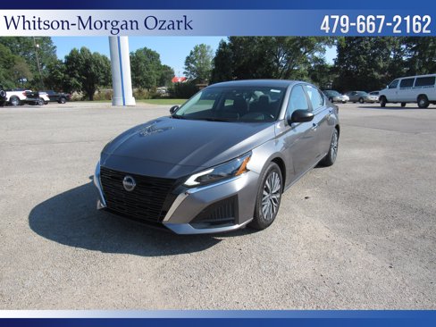 Used 2024 Nissan Altima 2.5 SV image 2