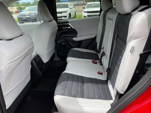 New 2025 Mitsubishi Outlander AWD image 7