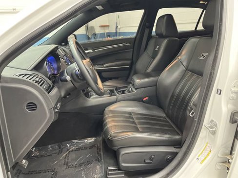 Used 2019 Chrysler 300 S image 4