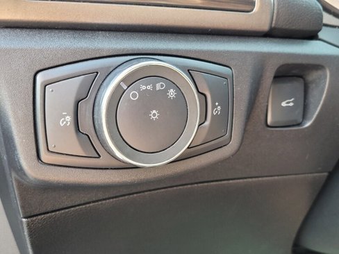 Used 2018 Ford Fusion SE w/ Fusion SE Technology Package image 28