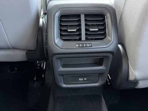 Used 2024 Volkswagen Taos SE image 18