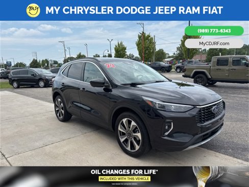 Used 2023 Ford Escape Platinum image 4