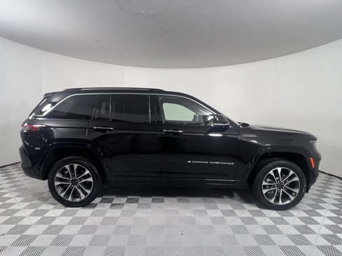 Used 2023 Jeep Grand Cherokee Overland w/ Luxury Tech Group IV image 8