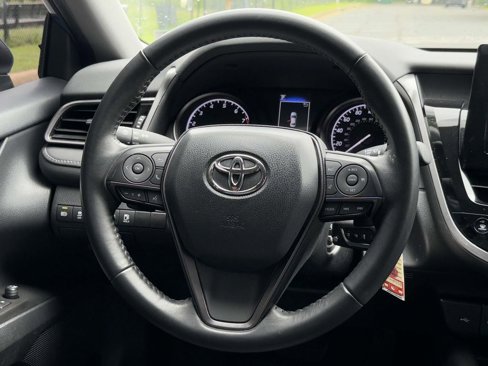 Used 2024 Toyota Camry SE image 8