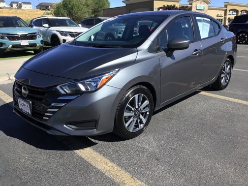 Used 2023 Nissan Versa SV image 2