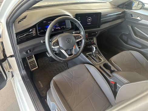 Certified 2025 Volkswagen Jetta Sport image 9