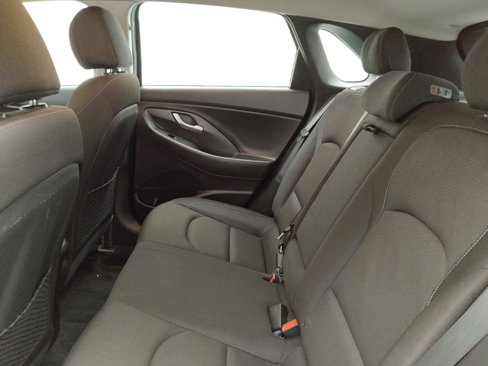 Used 2018 Hyundai Elantra GT image 18