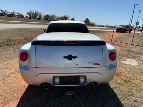 Used 2005 Chevrolet SSR w/ Preferred Equipment Group image 7