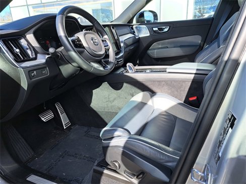 Used 2022 Volvo XC60 B6 R-Design w/ Advanced Package image 21