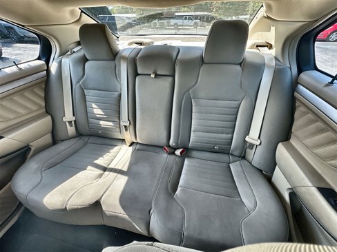 Used 2017 Ford Taurus SE image 22