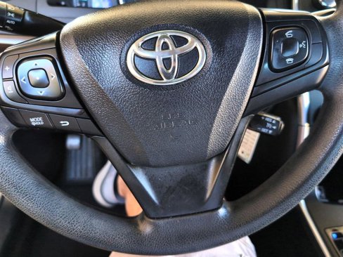 Used 2015 Toyota Camry LE image 19