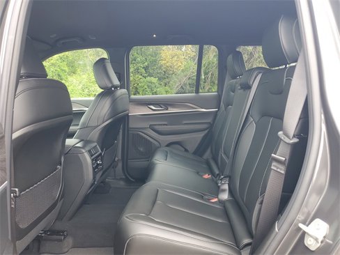 New 2025 Jeep Grand Cherokee Limited image 10