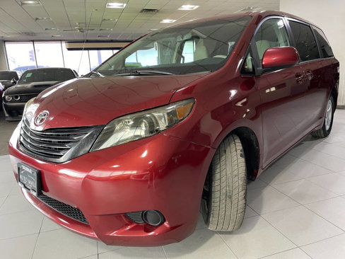 Used 2012 Toyota Sienna LE image 3